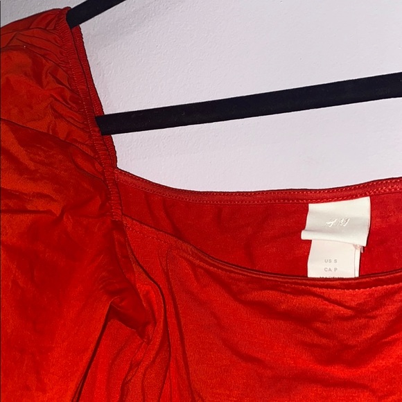 H&M Puffed Sleeve Top - Picture 2 of 3